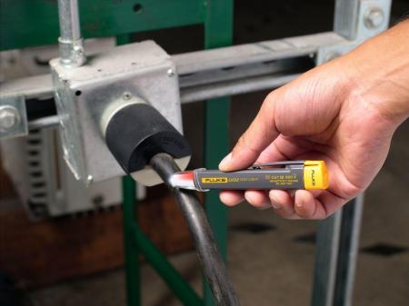 Bild 2, Fluke LVD2 Beröringsfri AC-spänningsdetektor och lysdiodlampa - Instrumentcenter