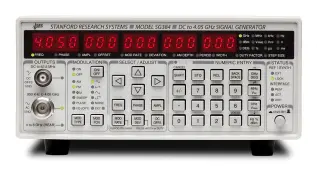 SRS SG382 RF Signalgenerator - Instrumentcenter